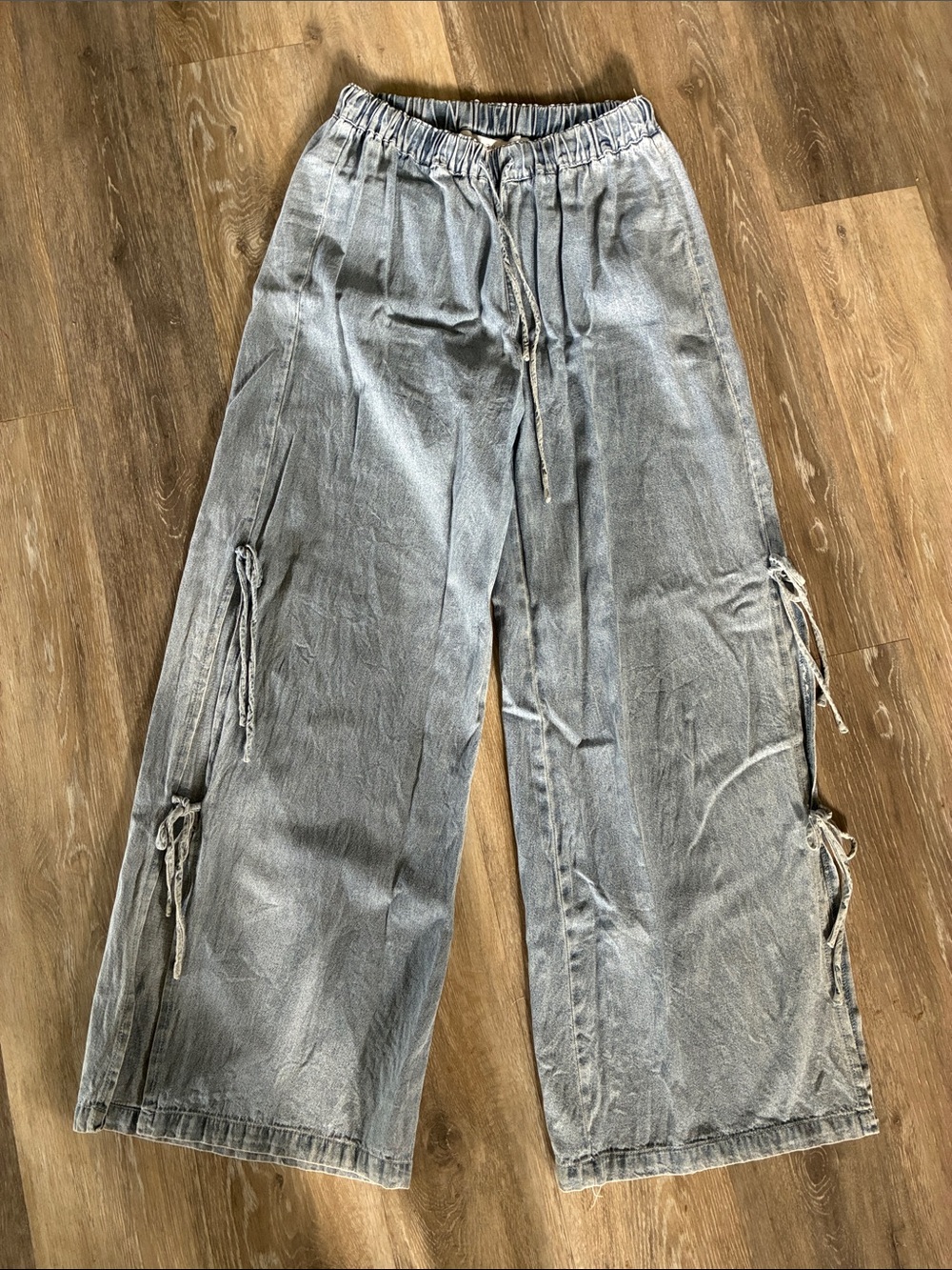 Wide Open Leg Bow tie Lightweight Denim Jeans